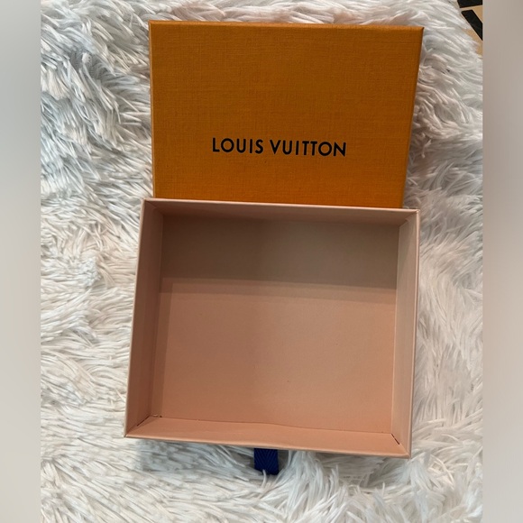 Authentic Louis Vuitton Small Gift Box, Holiday Ribbon and Holiday Gift Card - Picture 3 of 11